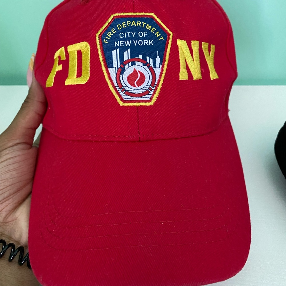 Red baseball cap - Picture 3 of 3